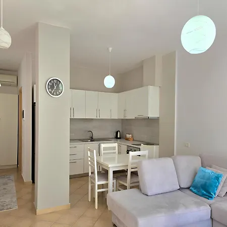 Apartment In Lalzit Bay Near Sandy Beach Appartamento