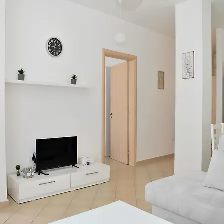 Apartment In Lalzit Bay Near Sandy Beach Appartamento Plazhi San Pietro