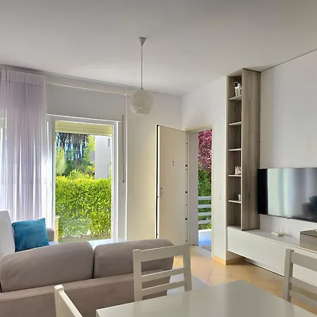 Appartamento Apartment In Lalzit Bay Near Sandy Beach *